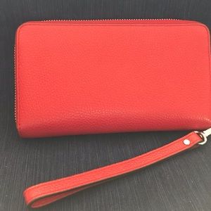 Michael Kors Bags - Michael Kors Wristlet - Excellent Condition Michael Kors Bags - Michael Kors Wristlet - Excellent Condition